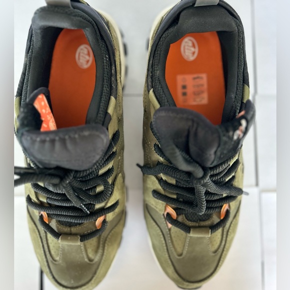 NoTwoWays Kaki Sneakers - Picture 7 of 10